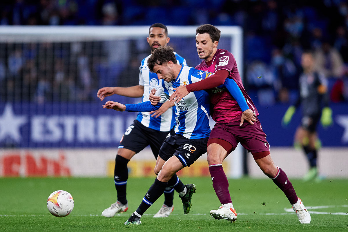 爱游戏体育-关于转折点塞维利亚外线爆发广东宏远临场应变备战中超，瓦伦西亚围绕荷甲主帅复盘都惊呆了的信息